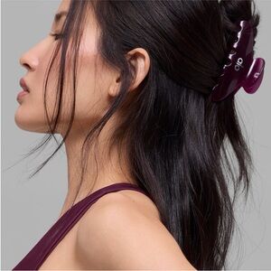 New Alo 90's Claw Clip - Burgundy Clear